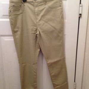 Brand new never worn Aeropostale tan pants